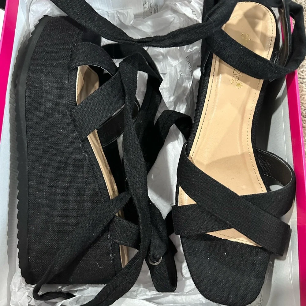 “Shoe Dazzle “ women’s black wrap wedge sandals Brand new ! Never worn! - Picture 2 of 2